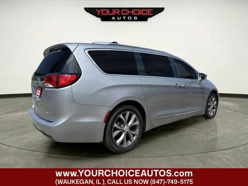 Used 2018 Chrysler Pacifica Limited w/ Advanced Safetytec Group FWD image 5