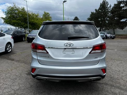 Used 2017 Hyundai Santa Fe SE AWD/4WD image 4