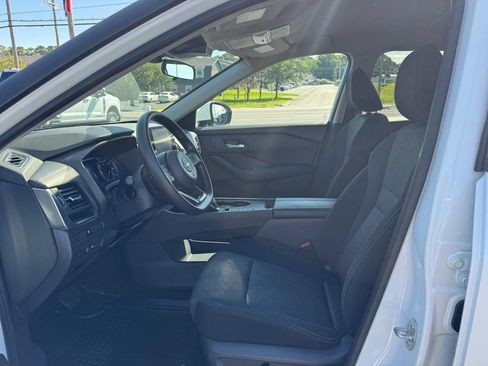 Used 2024 Nissan Rogue SV FWD image 15