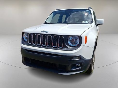 Used 2017 Jeep Renegade Latitude w/ Popular Equipment Group AWD/4WD image 2