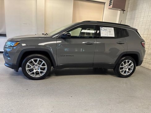 Used 2023 Jeep Compass Latitude AWD/4WD image 15