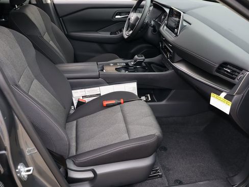 Used 2026 Nissan Rogue SV w/ Cold Weather Package FWD image 16