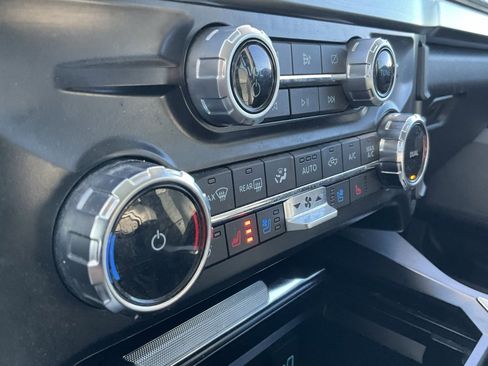 Used 2024 Ford F250 Lariat w/ Sport Appearance Package image 9