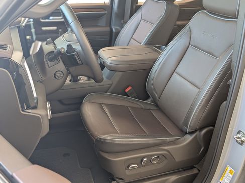 Used 2025 GMC Sierra 1500 Denali AWD/4WD image 17