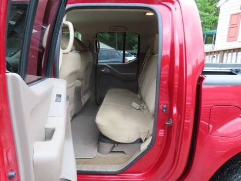 Used 2012 Nissan Frontier SV w/ SV Premium Utility Pkg AWD/4WD image 11