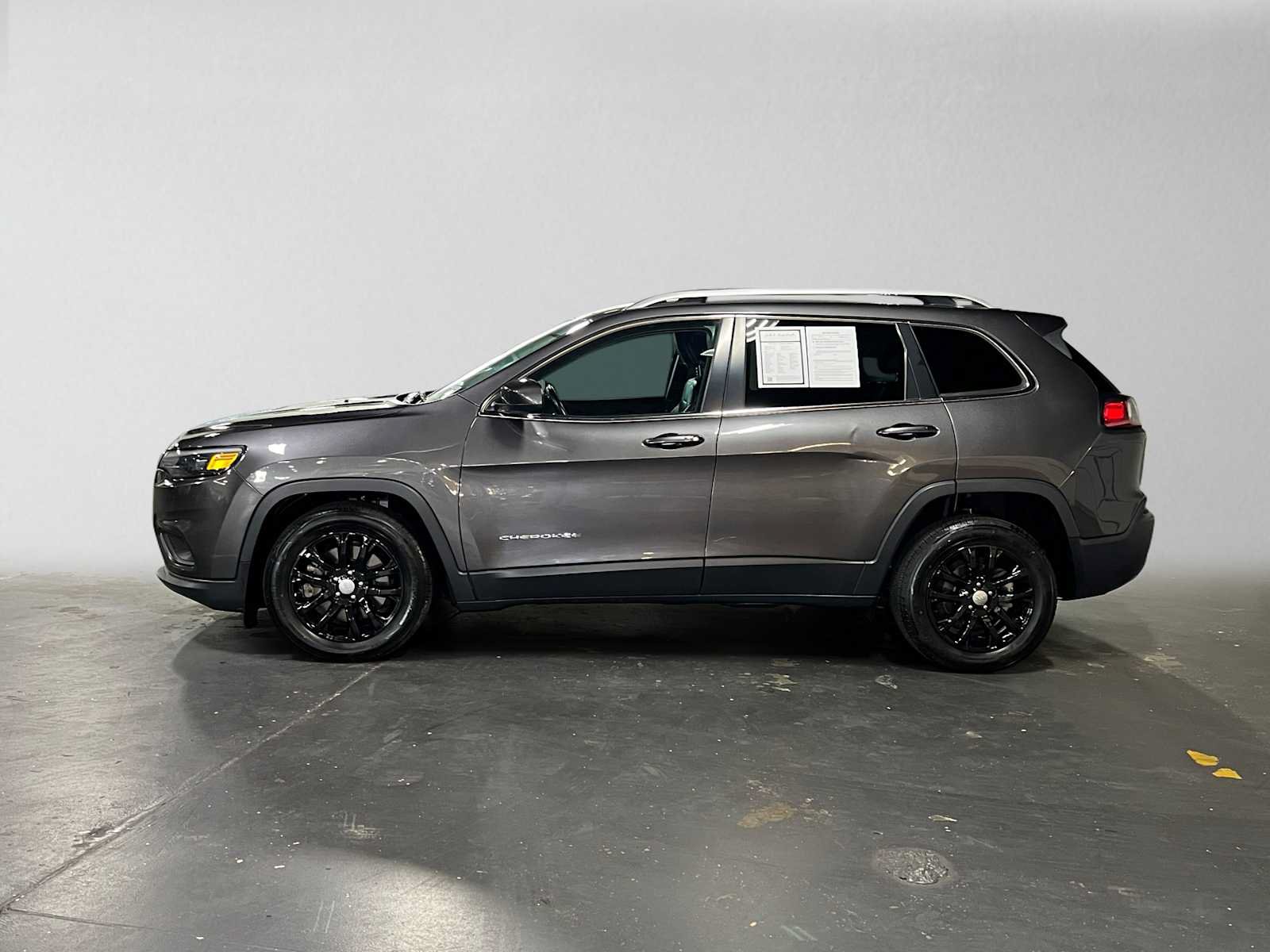 Used 2019 Jeep Cherokee Latitude Plus FWD image 6