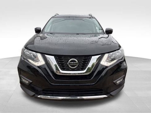 Used 2018 Nissan Rogue SV w/ Premium Package FWD image 2