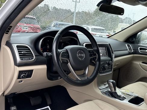 Used 2021 Jeep Grand Cherokee Laredo w/ Security & Convenience Group image 10