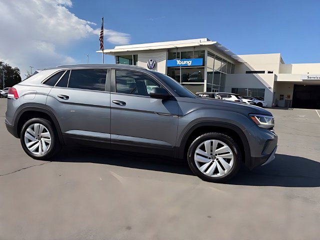 Used 2020 Volkswagen Atlas Cross Sport SE w/ Panoramic Sunroof Package AWD/4WD image 2