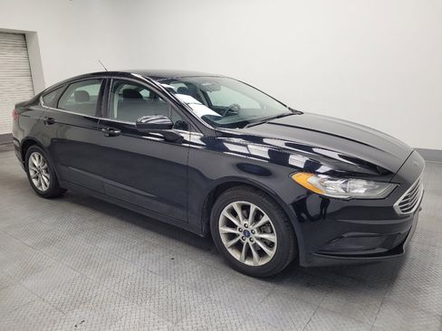 Used 2017 Ford Fusion SE w/ Fusion SE Technology Package FWD image 11