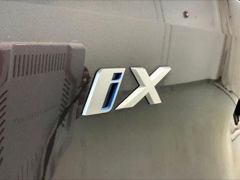 Used 2024 BMW iX xDrive50 w/ Premium Package AWD/4WD image 29