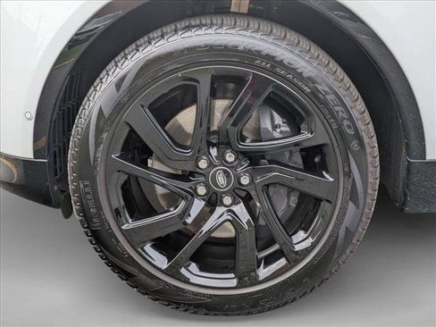 Certified 2025 Land Rover Discovery Dynamic SE AWD/4WD image 27