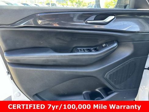 Used 2023 Jeep Grand Cherokee Laredo w/ Luxury Tech Group I AWD/4WD image 17