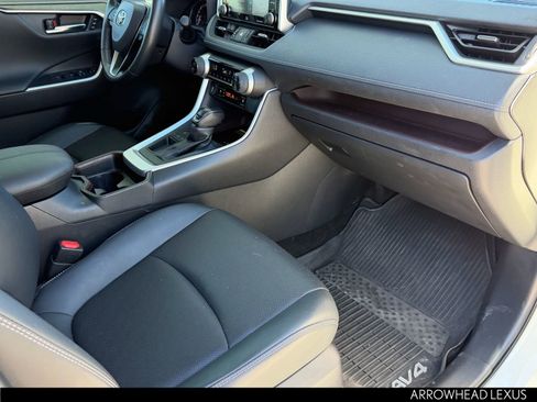 Used 2021 Toyota RAV4 Limited image 14