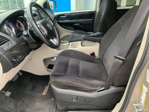 Used 2015 Dodge Grand Caravan SXT w/ Rear Park Assist Package FWD image 4