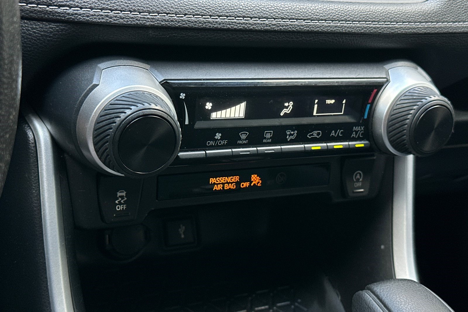 Used 2020 Toyota RAV4 LE AWD/4WD image 17