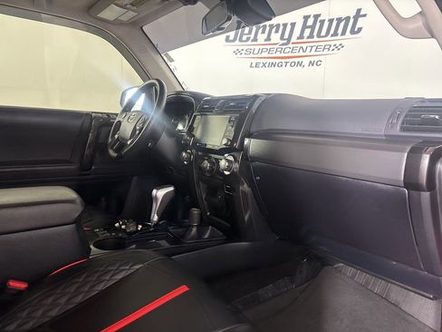 Used 2022 Toyota 4Runner TRD Off-Road Premium AWD/4WD image 30