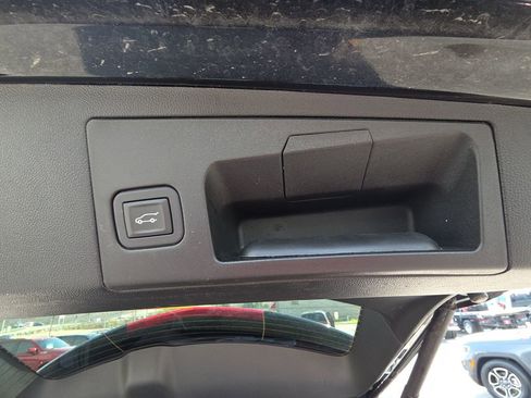 Used 2025 Cadillac XT5 Premium Luxury image 34