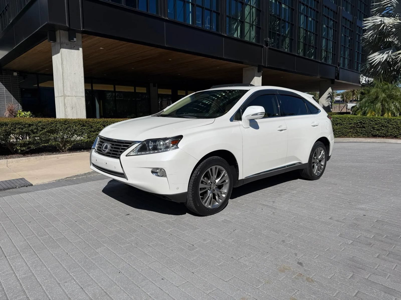 Used 2014 Lexus RX 450h FWD image 2