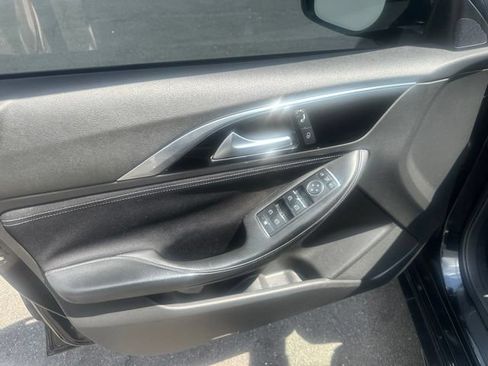 Used 2017 INFINITI QX30 FWD image 14