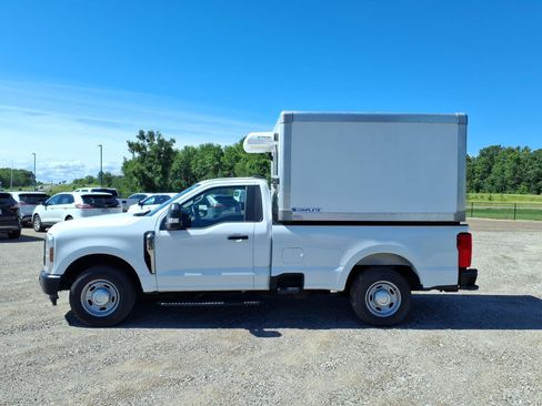 Used 2024 Ford F250 XL RWD image 2