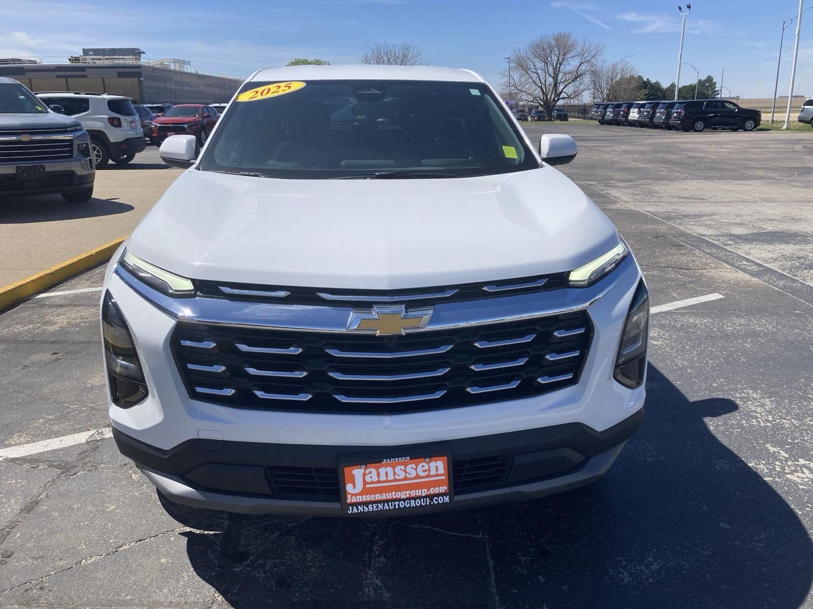 Used 2025 Chevrolet Equinox LT AWD/4WD image 7