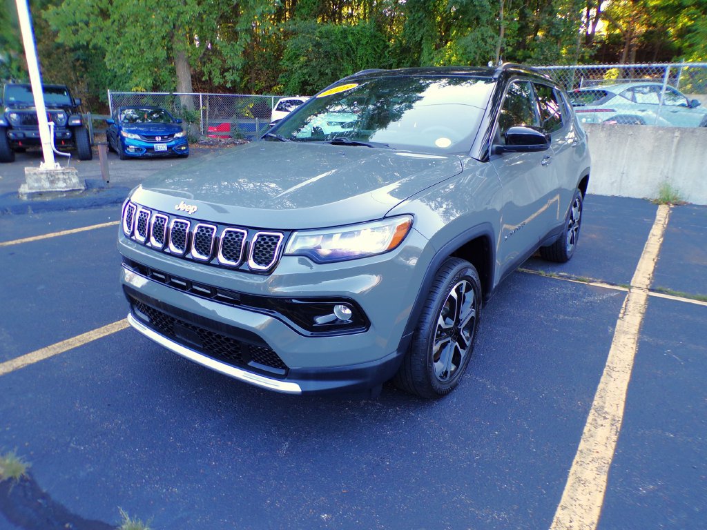 Used 2023 Jeep Compass Limited AWD/4WD image 1