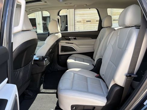 Used 2022 Kia Telluride EX w/ EX Premium Package image 25