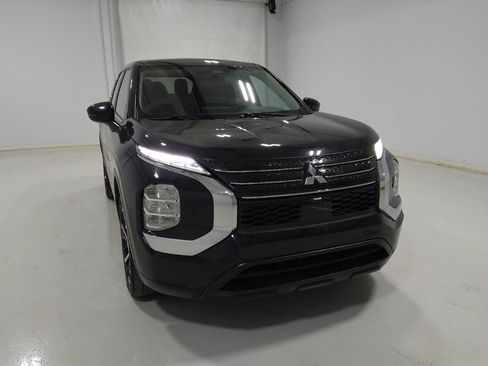 Used 2022 Mitsubishi Outlander ES AWD/4WD image 14