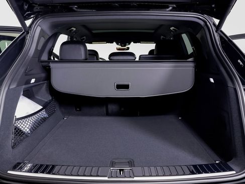 Used 2025 Porsche Cayenne image 17