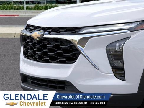 New 2026 Chevrolet Trax LT w/ Driver Confidence Package FWD image 6