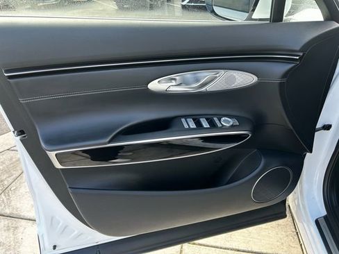 Used 2025 Genesis GV70 2.5T Select image 15