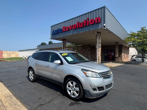 Used 2017 Chevrolet Traverse LT w/ Style and Technology Package FWD image 1