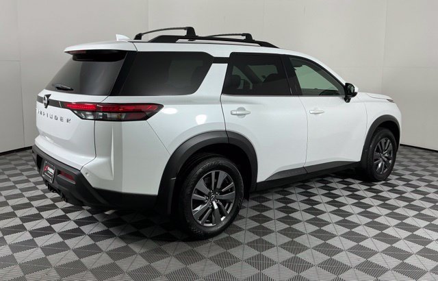Used 2025 Nissan Pathfinder SV w/ SV Premium Package FWD image 7