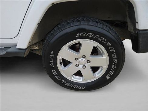 Used 2012 Jeep Wrangler Unlimited Sahara w/ Connectivity Group AWD/4WD image 9