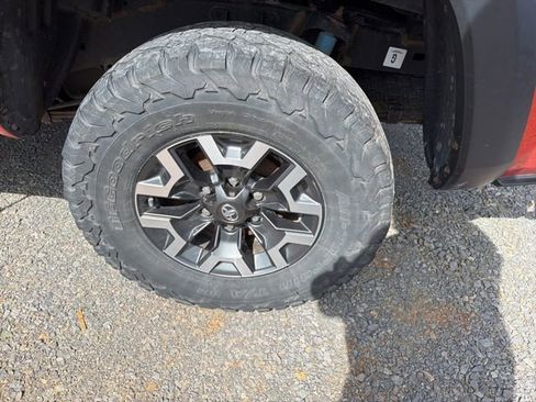 Used 2018 Toyota Tacoma TRD Off-Road image 6