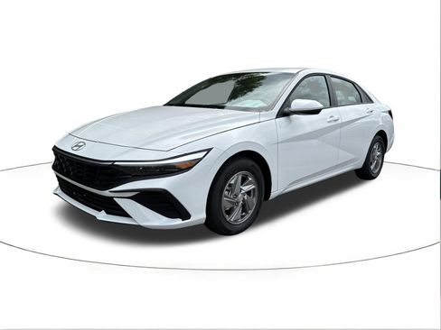 New 2026 Hyundai Elantra SE FWD image 7