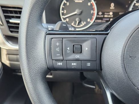 Used 2023 Nissan Rogue SV image 28