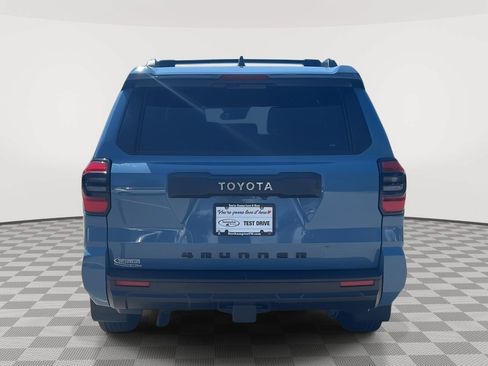 Used 2025 Toyota 4Runner SR5 AWD/4WD image 6