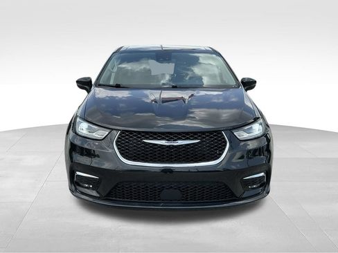 Used 2023 Chrysler Pacifica Touring-L FWD image 17