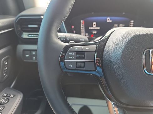 Used 2025 Honda Pilot Elite image 30