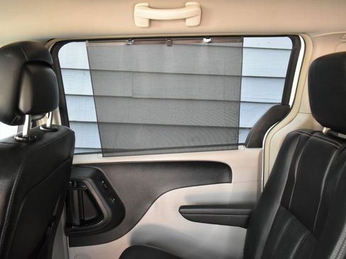 Used 2014 Chrysler Town & Country Touring-L w/ Driver Convenience Group FWD image 37