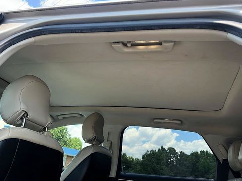 Used 2018 Ford Edge Titanium w/ Equipment Group 301A FWD image 19