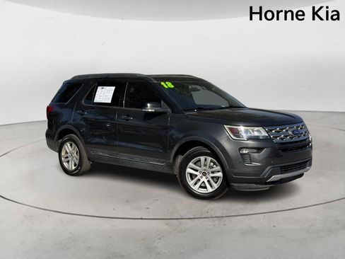 Used 2018 Ford Explorer XLT w/ Equipment Group 201A image 2