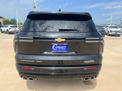 Certified 2026 Chevrolet Traverse High Country w/ LPO, Floor Liner Package AWD/4WD image 4
