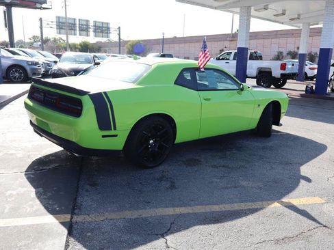 Used 2015 Dodge Challenger R/T Scat Pack w/ Leather Interior Group RWD image 3