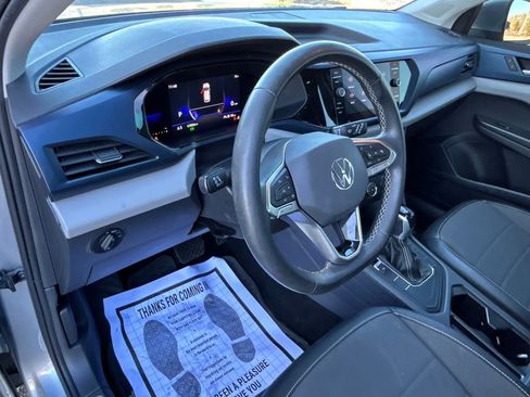 Used 2022 Volkswagen Taos SE image 17