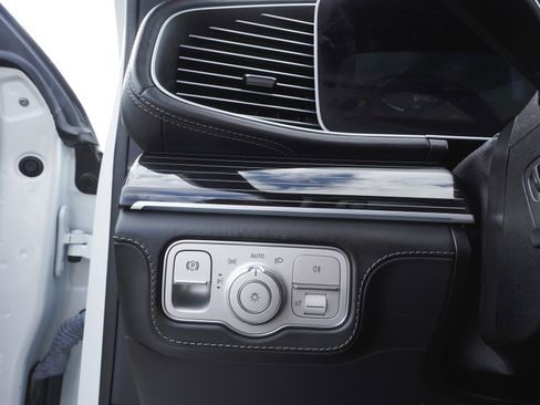 Used 2023 Mercedes-Benz Maybach GLS 600 4MATIC image 20