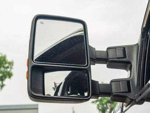 Used 2015 Ford F250 XLT w/ XLT Premium Package AWD/4WD image 11