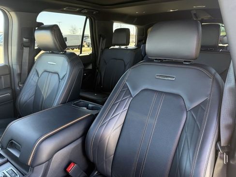 Used 2024 Ford Expedition Platinum image 13